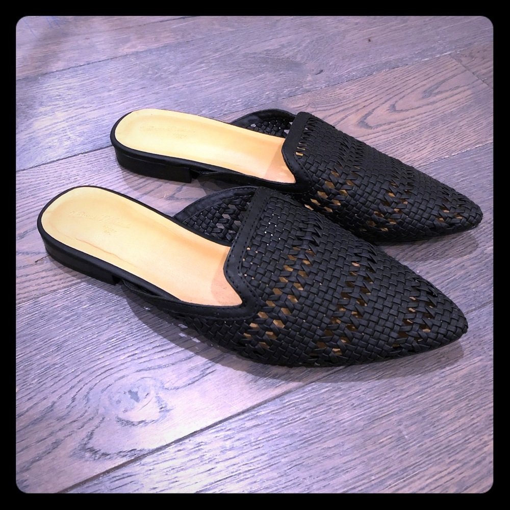 Whisperwoven flats LIKE NEW